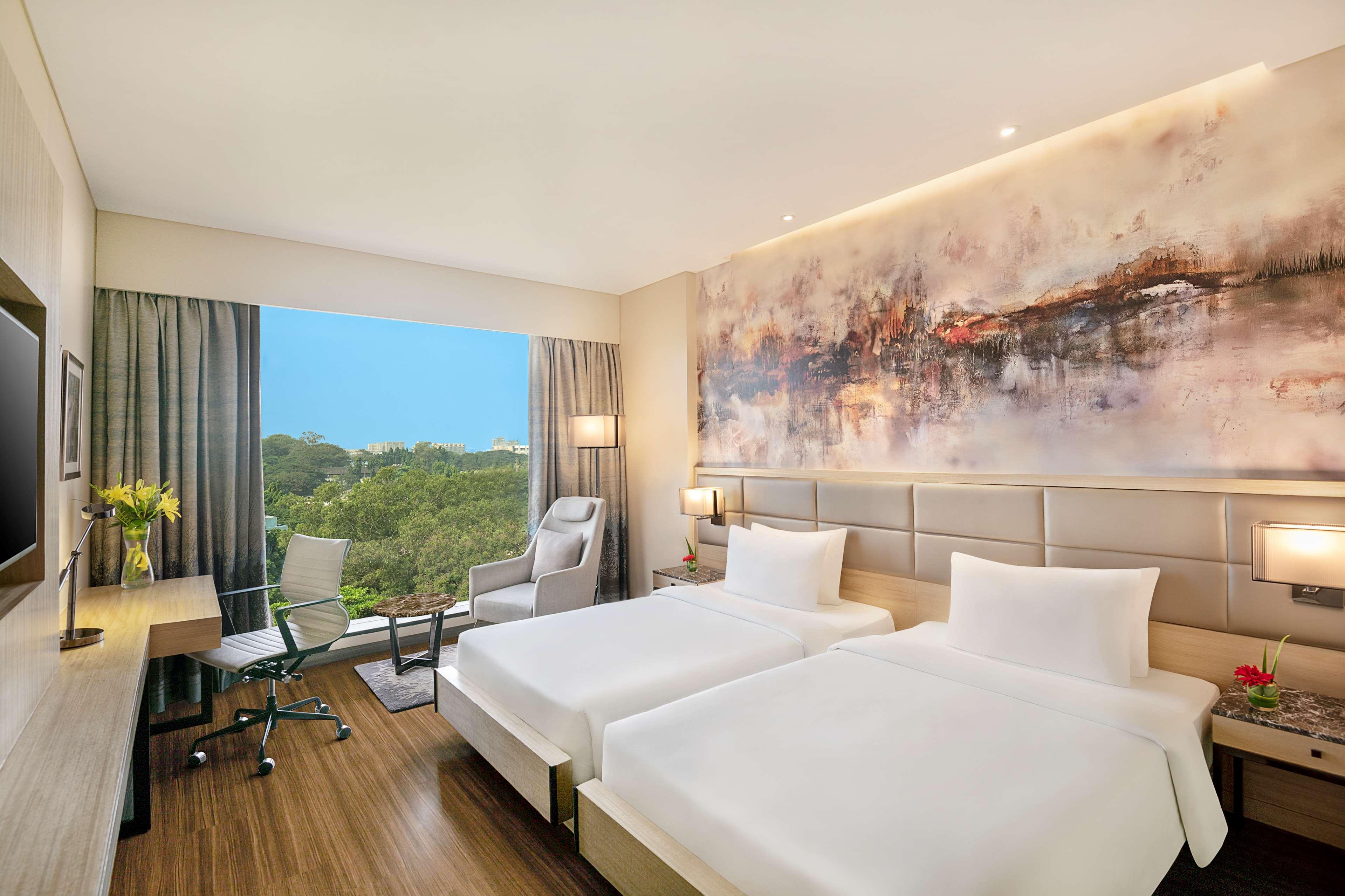 Radisson Mumbai Andheri Midc Exterior photo Deluxe Room