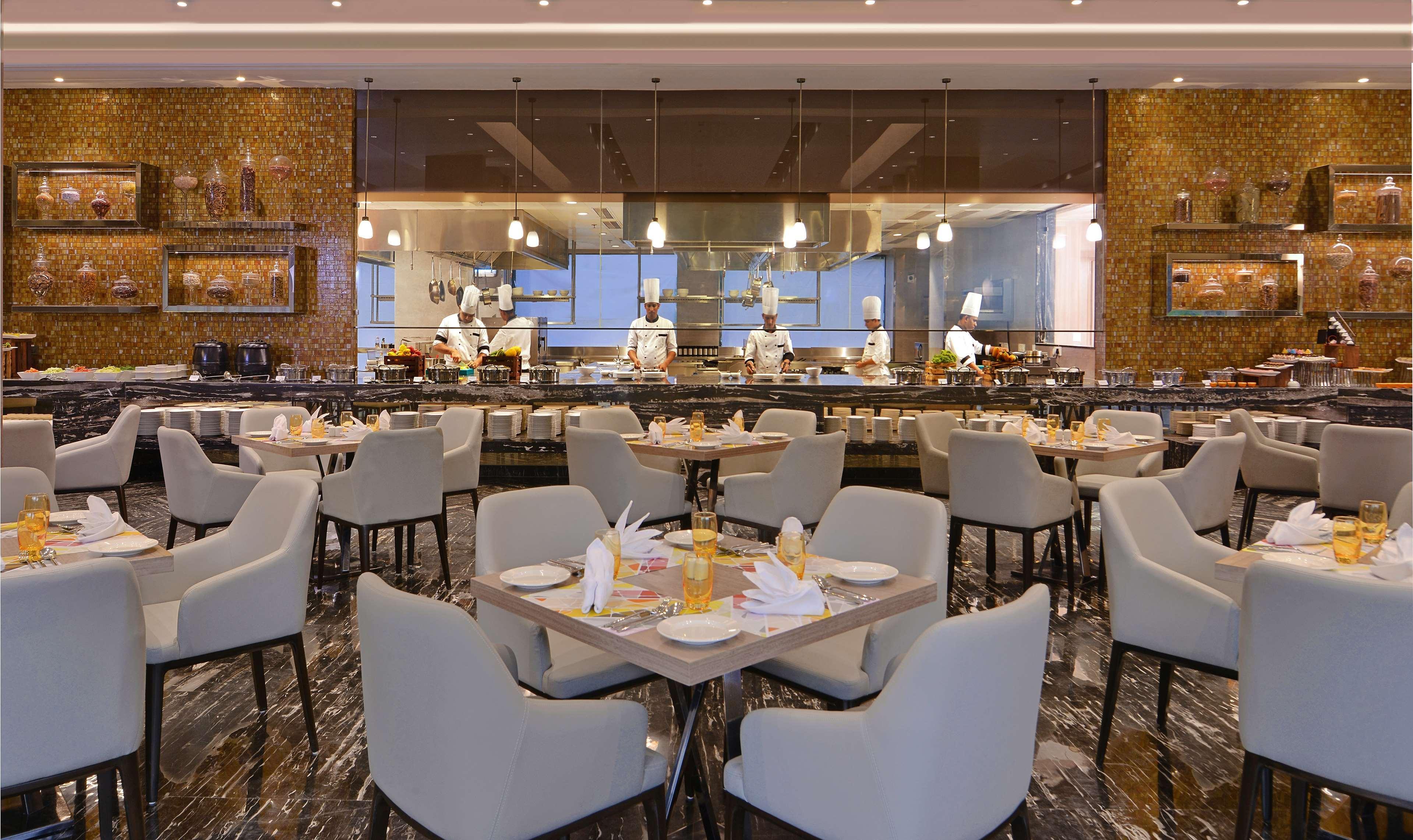 Radisson Mumbai Andheri Midc Exterior photo The restaurant