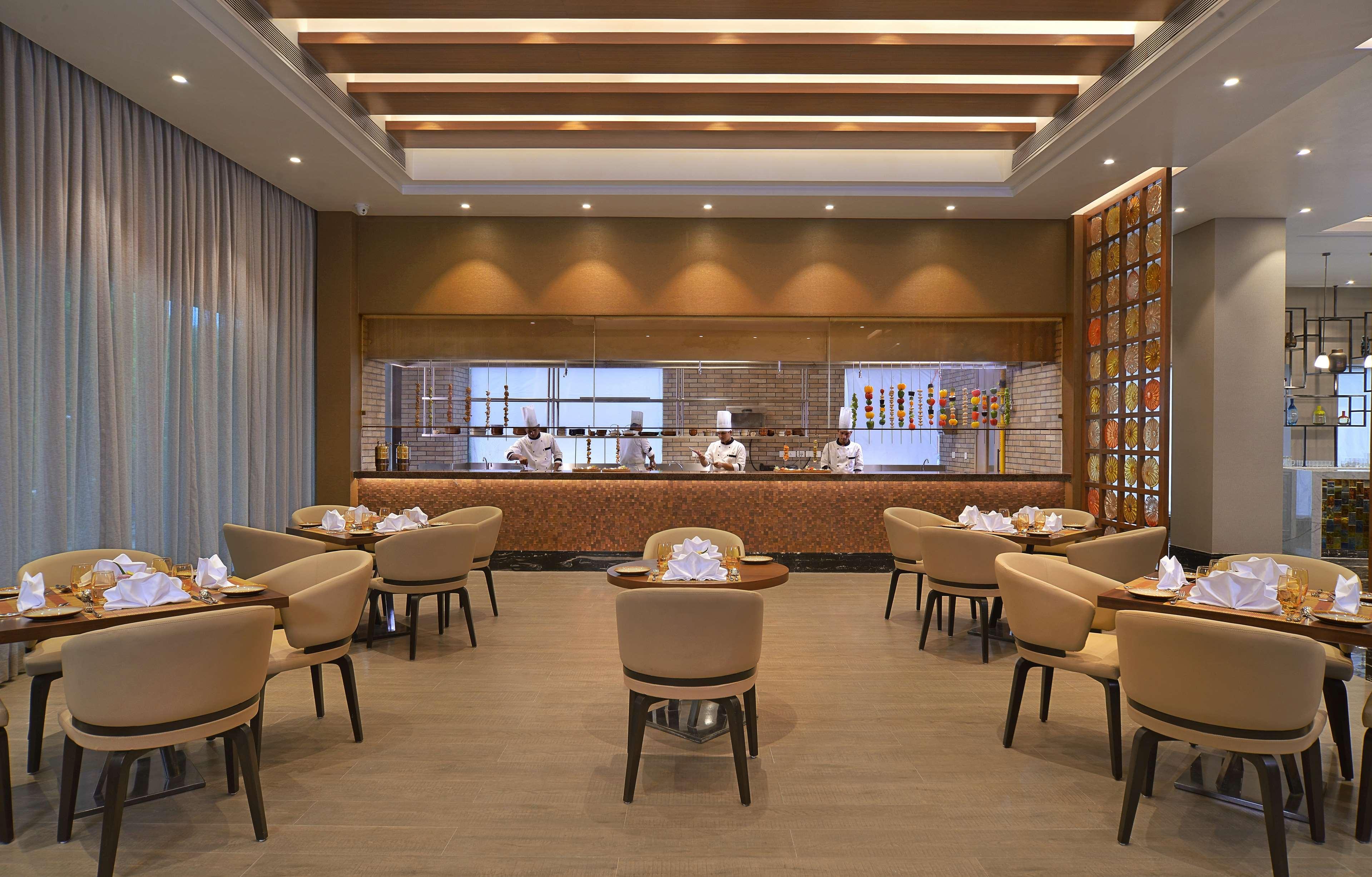 Radisson Mumbai Andheri Midc Exterior photo The restaurant