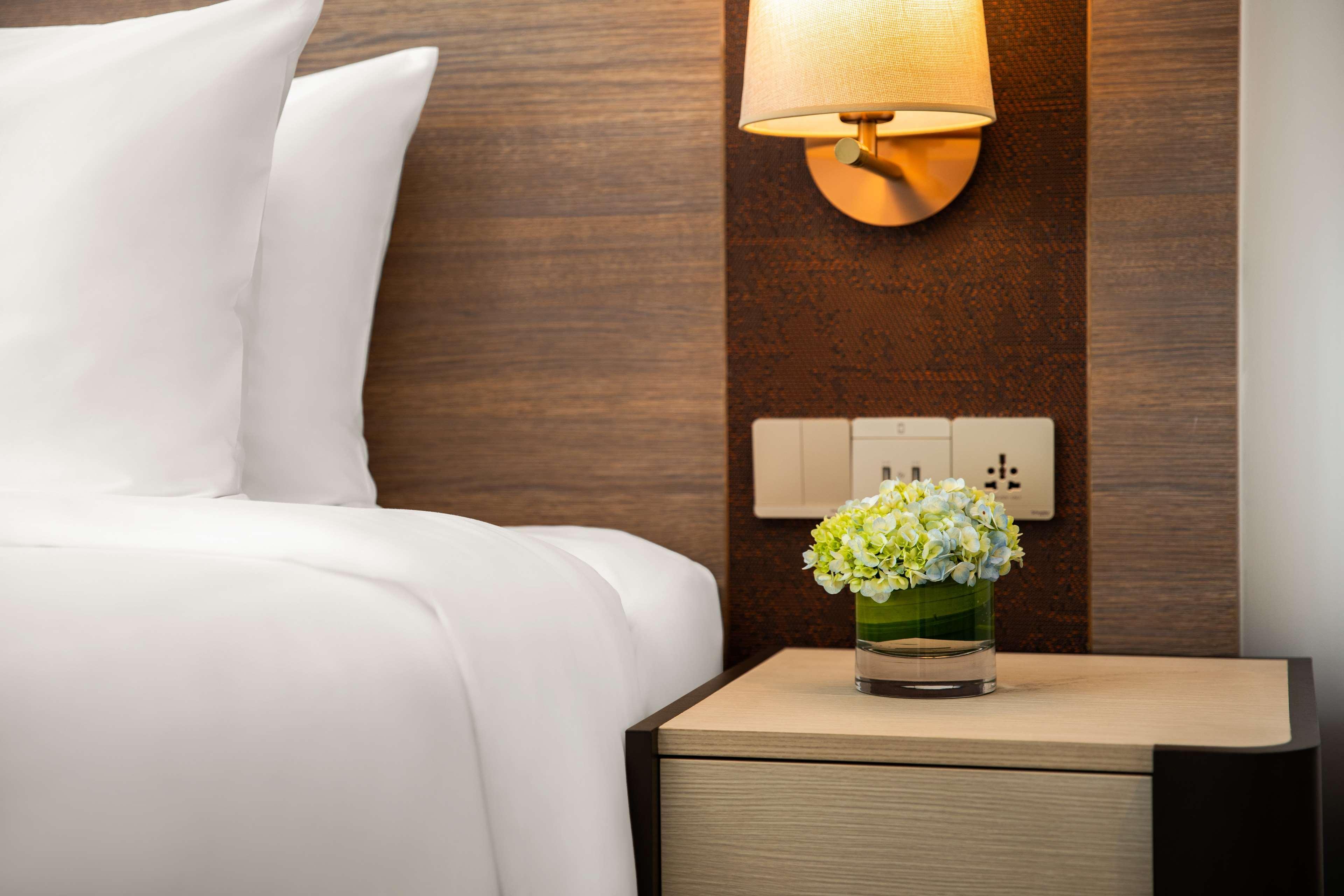 Radisson Mumbai Andheri Midc Exterior photo A bedside table