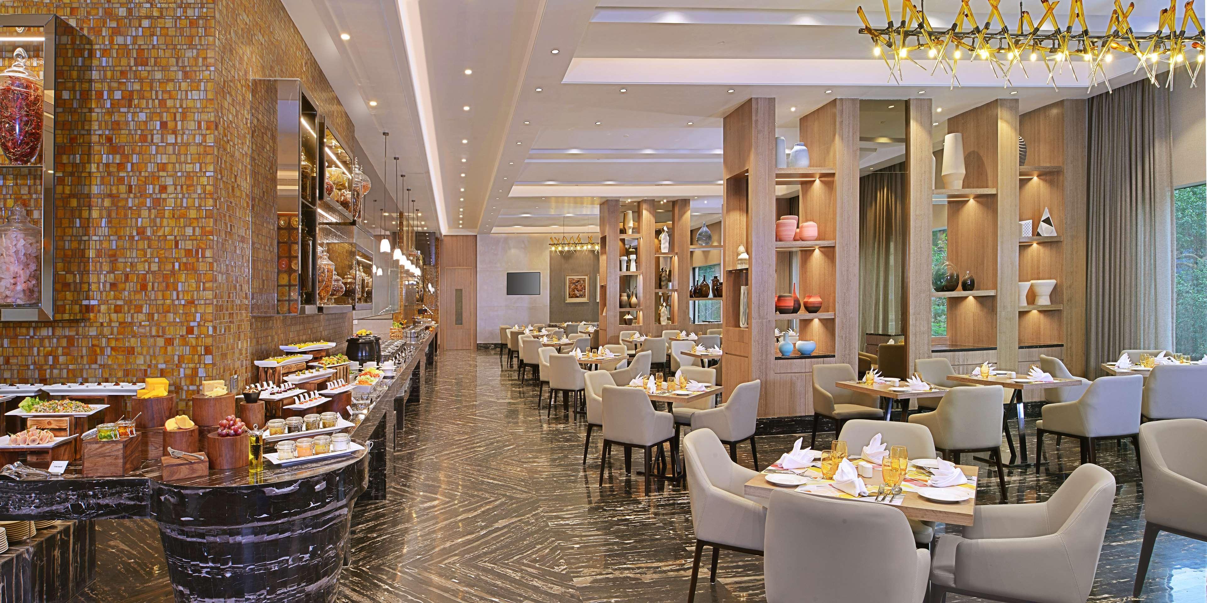 Radisson Mumbai Andheri Midc Exterior photo The restaurant