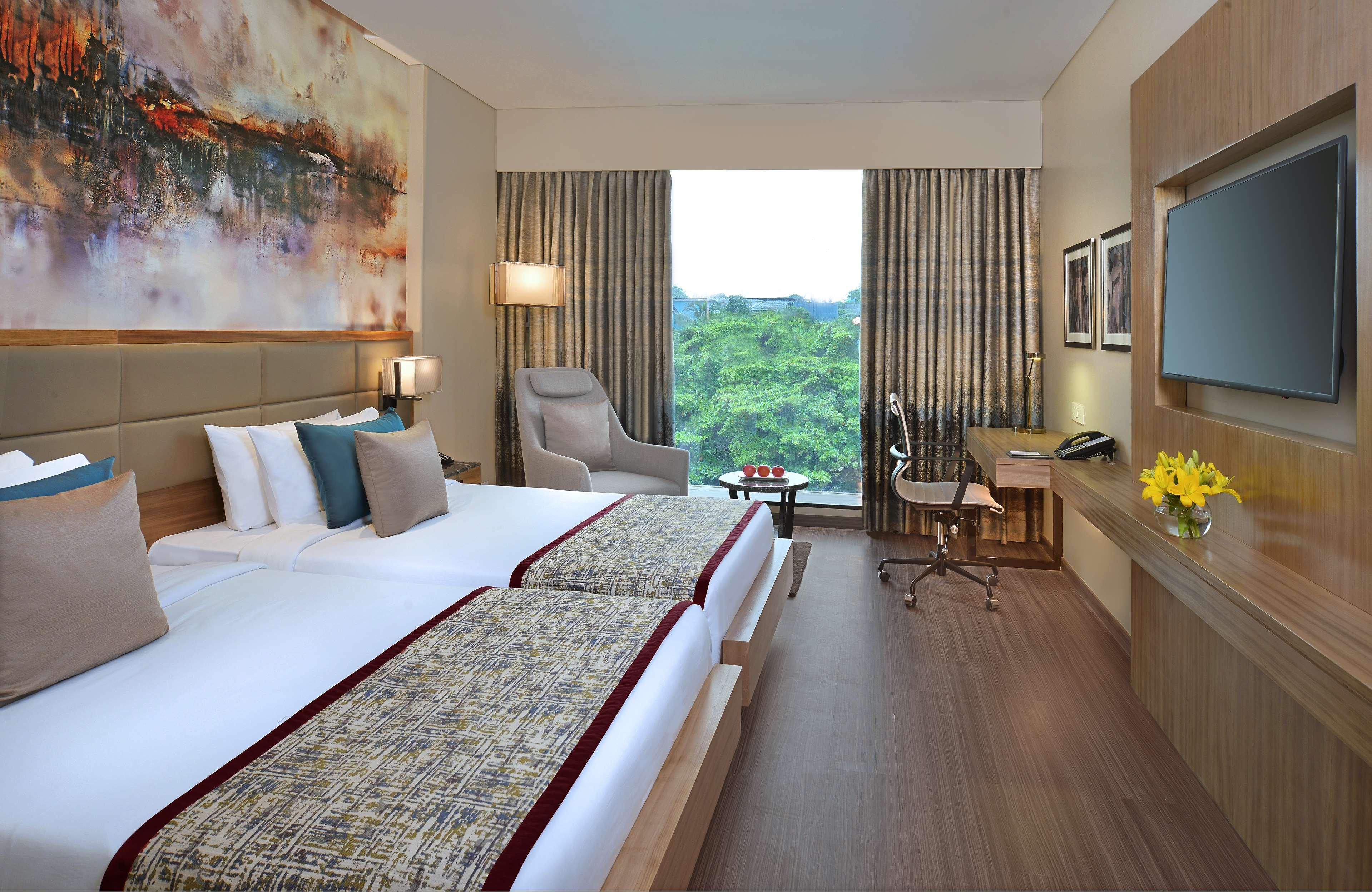 Radisson Mumbai Andheri Midc Exterior photo Deluxe Room