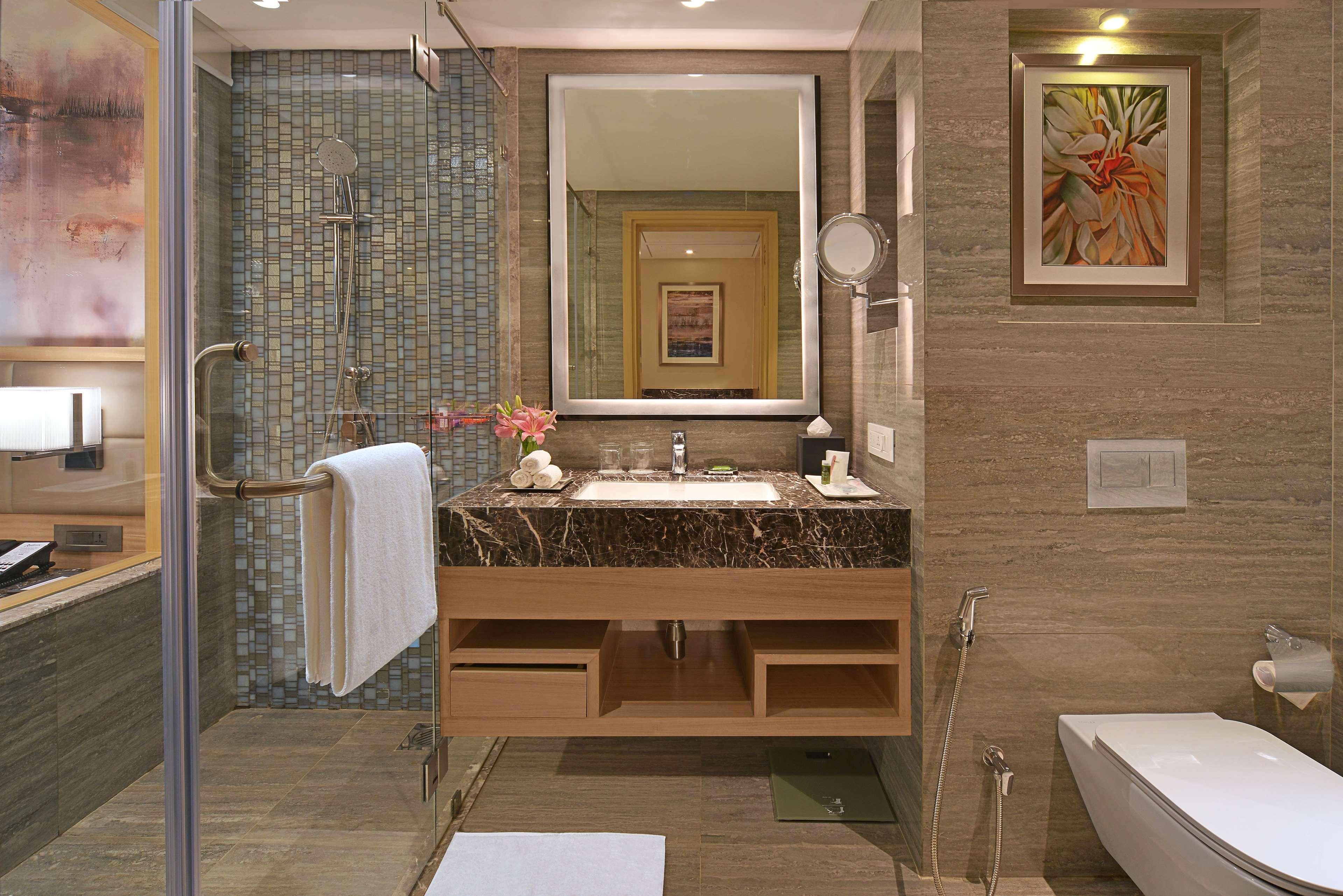 Radisson Mumbai Andheri Midc Exterior photo Bathroom