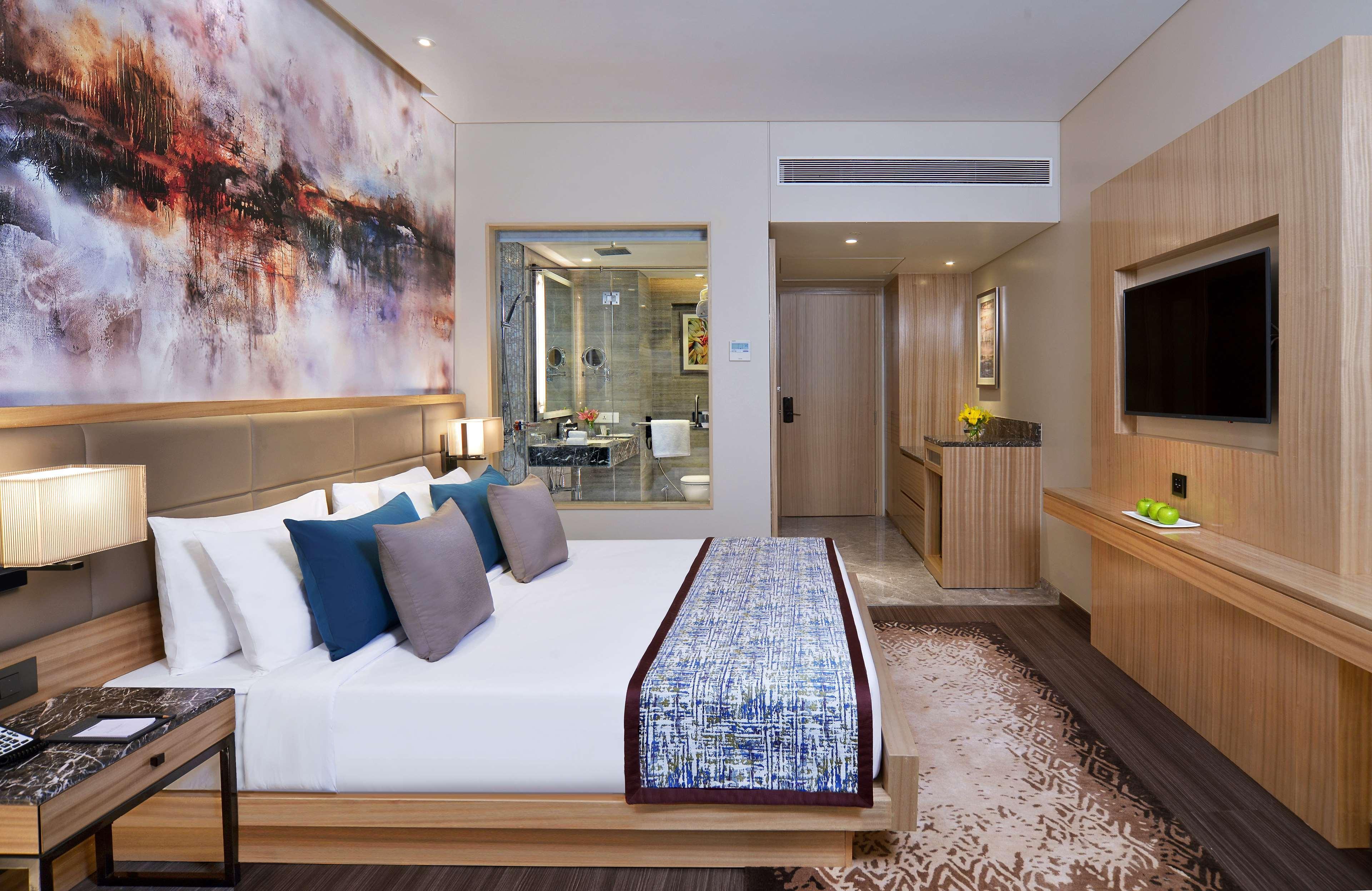 Radisson Mumbai Andheri Midc Exterior photo Deluxe Room